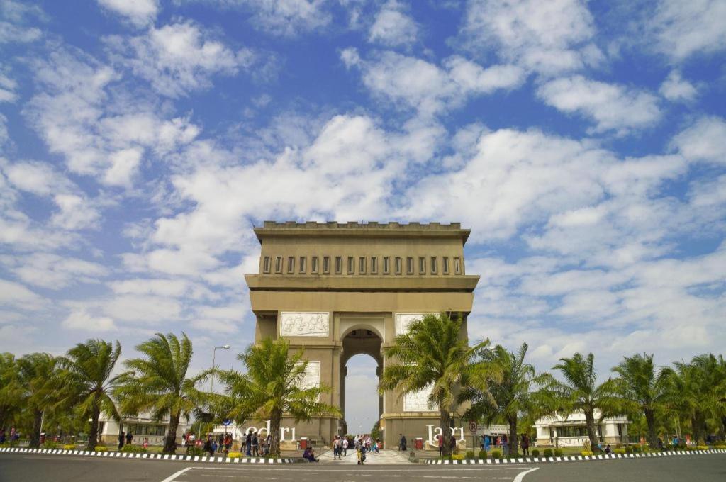 Reddoorz Syariah Near Lapangan Pancasila Simpang Lima Vandrerhjem Semarang Eksteriør bilde